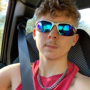 Meet your Posher, Ethan